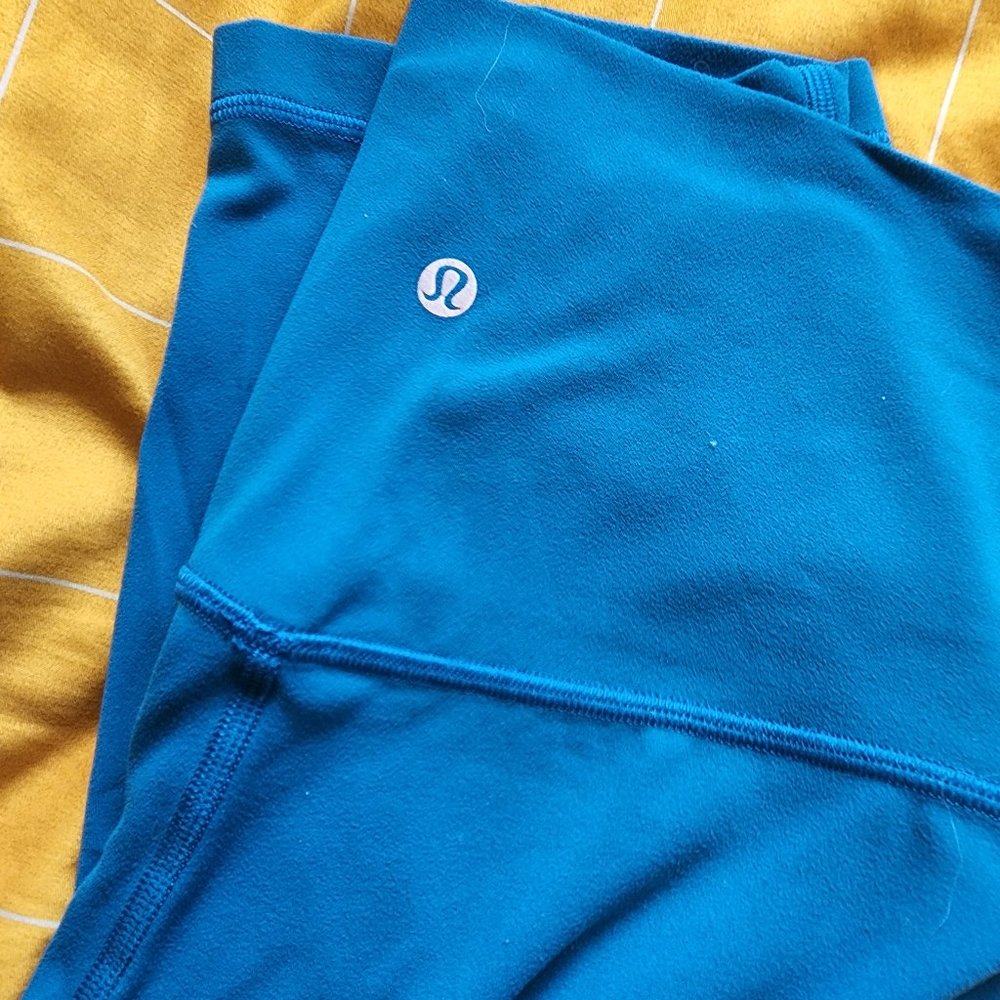 Lululemon 28 inch Align Size 6 - Bright Blue